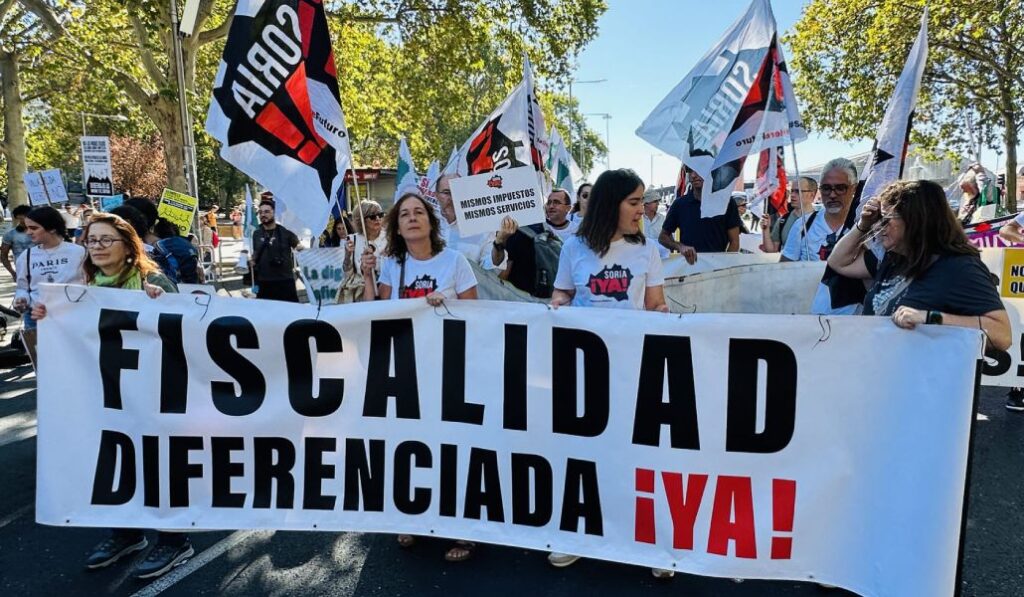 Carlos Vallejo a la derecha y en segunda fila en la manifestación del pasado 5 de octubre.