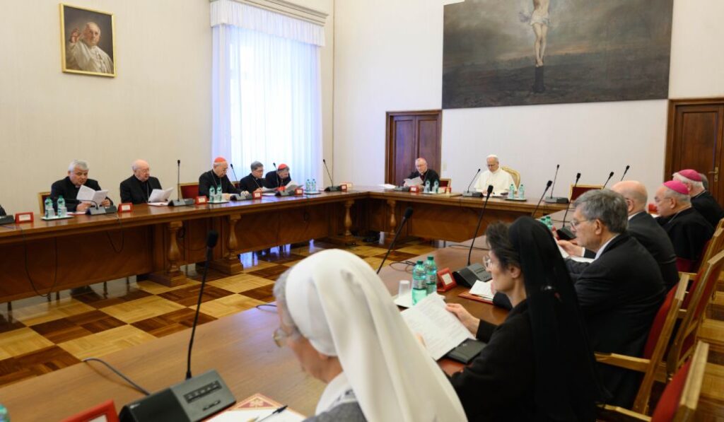 León XIV con la Curia Romana el pasado 10 de noviembre.