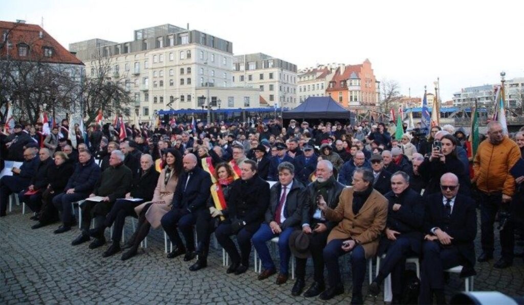 Explanada de Breslavia donde se escenificó de nuevo la reconciliación 60 años después.