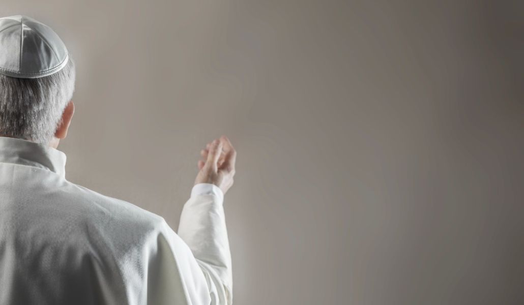 Una misteriosa imagen de León XIV en el Museo de Cera de Madrid. Se le verá la cara el miércoles 19 de noviembre.