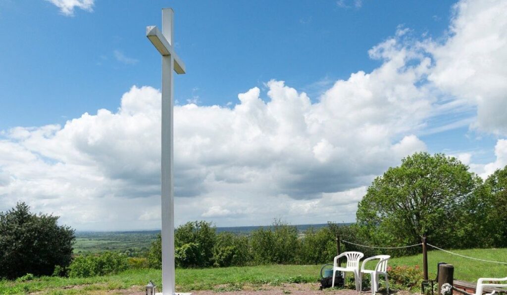 Las réplicas de la Cruz de Dozulé se extendieron por varios países a finales del siglo XX.