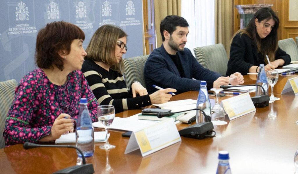 El 13 de marzo de 2024, el ministro Pablo Bustinduy se reunió con la Federación Española de Familias Numerosas.