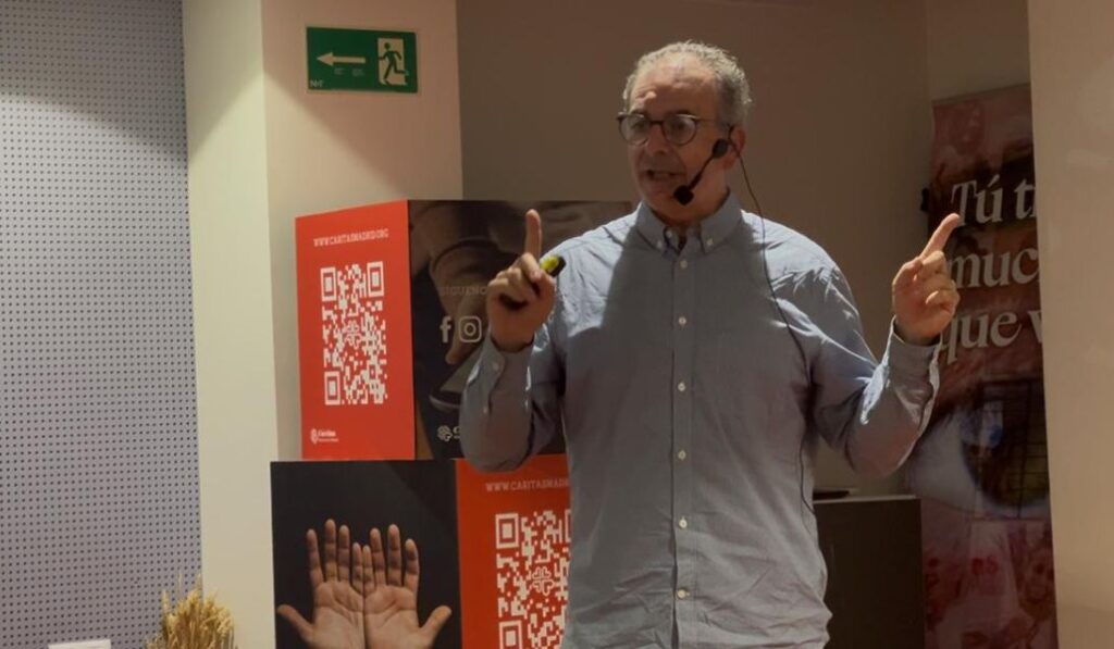 Sebastián Mora en el Centro de Estudios Sociales de Cáritas Madrid.