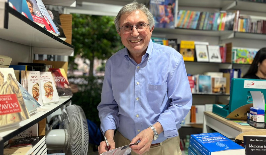 El vaticanista en la Feria del Libro de Madrid, en junio pasado. Foto: cedida por Juan Vicente Boo.