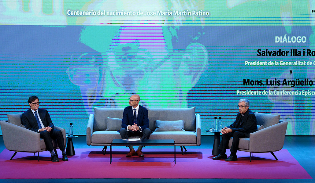 Illa (izquierda), el director general de la Fundación Pablo VI, Jesús Avezuela (centro) y Luis Argüello en el coloquio.