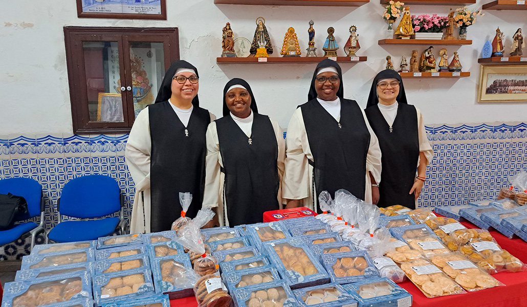 La comunidad de comendadoras vendiendo dulces