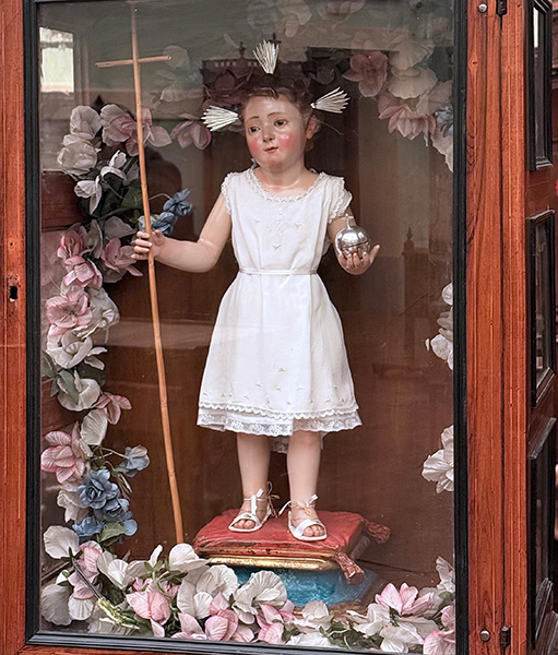 'Niño Jesús triunfante'. Siglo XVII, madera policromada.