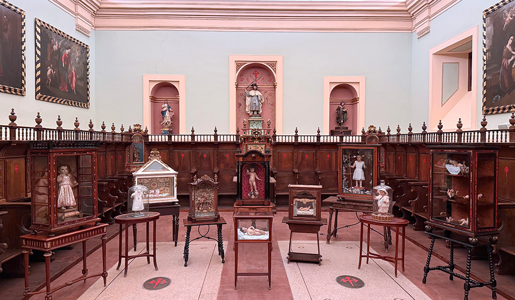 Vista general de la muestra en el convento.