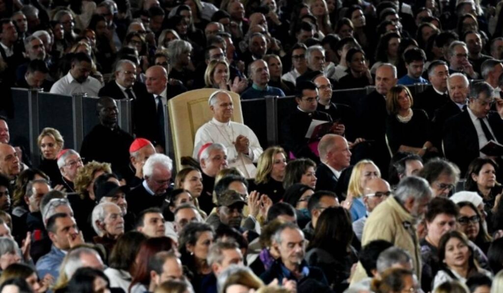 Durante el Concierto con los Pobres se ha podido ver al Pontífice disfrutar con la música. Foto: Vatican Media.