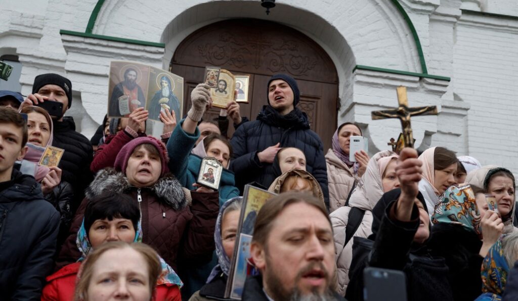 Protesta en el monasterio de las Cuevas de Kiev, el Pechersk Lavra, en protesta por las continuas medidas del Gobierno contra la Iglesia ortodoxa ucraniana. Foto: CNS.