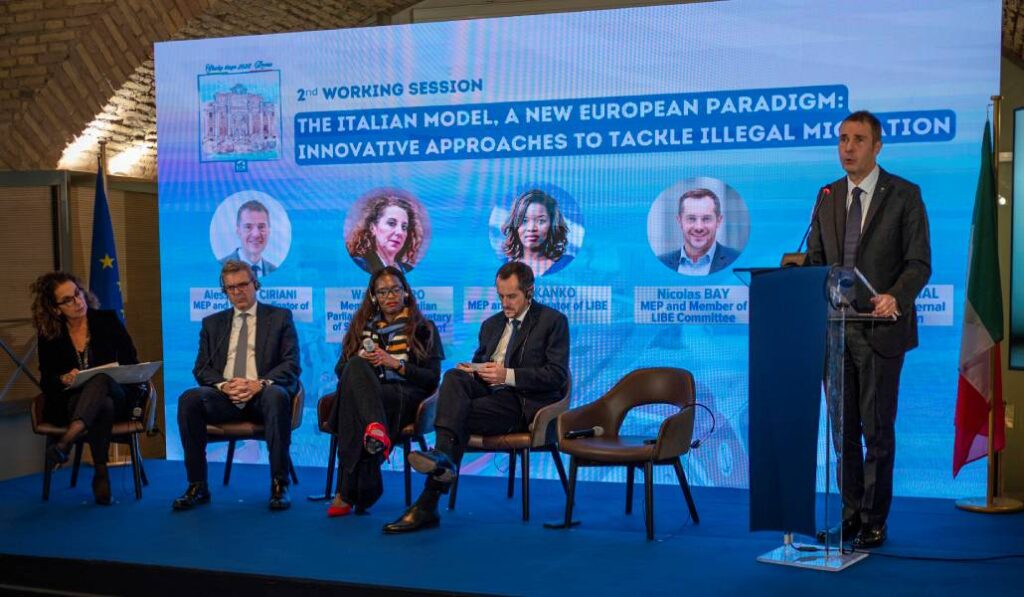En la misma mañana que han escuchado al Papa, los conservadores europeos han alabado el programa antimigratorio italiano como modelo. Foto: ECR.