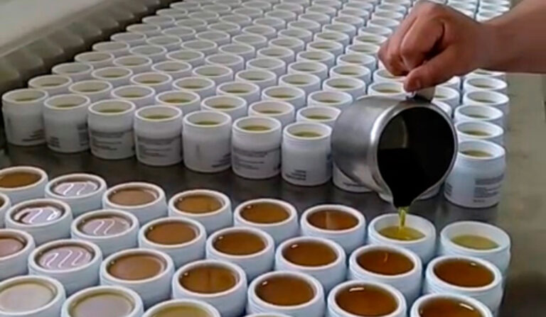 Elaboración de crema de propóleo.