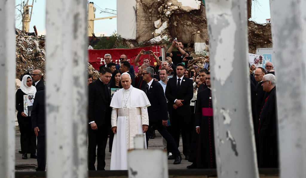 Oración en el puerto de Beirut.