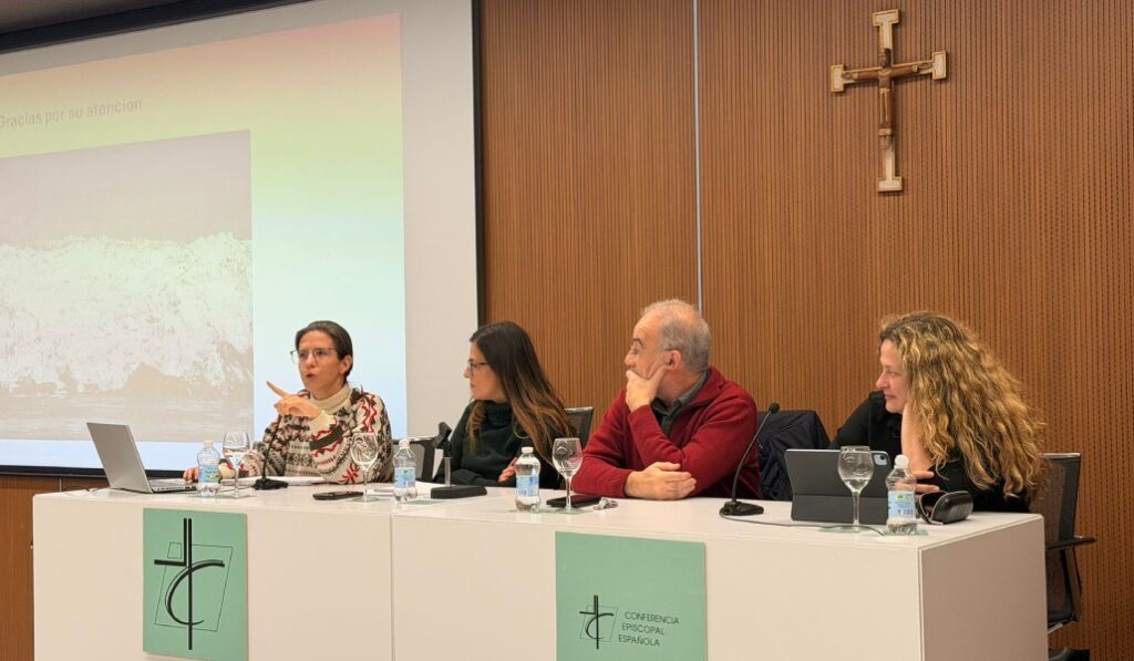 María Martínez, Irene Pozo, Emilio Chuvieco y María Teresa Mercado durante la mesa redonda. Foto: Eduardo Agosta.
