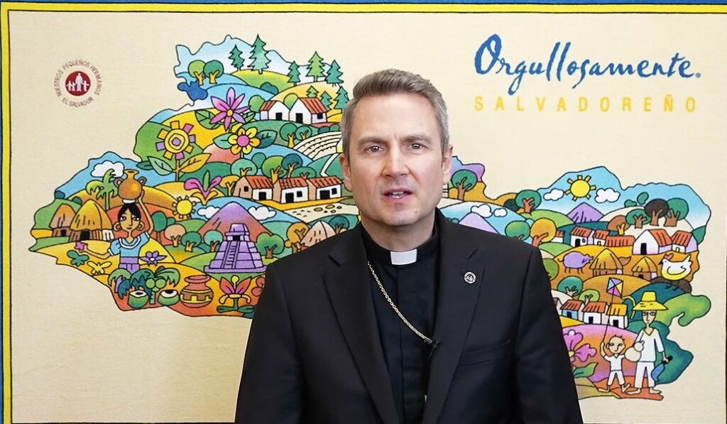 Hicks en un vídeo homenaje a san Óscar Romero, al que define como «héroe», en 2022. Foto: CNS. 