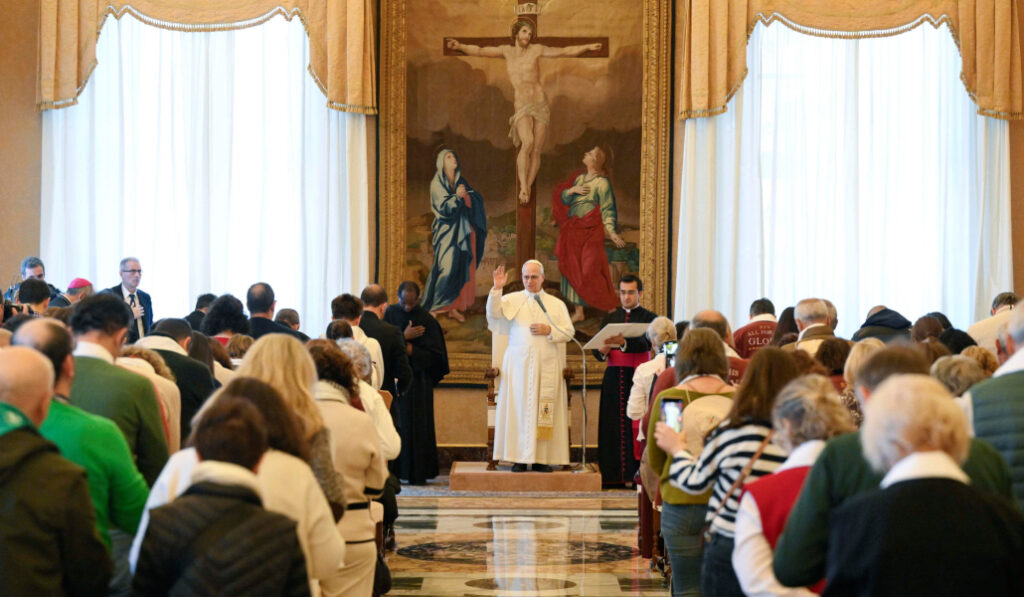 El Papa bendice a los fieles de Alcalá de Henares.