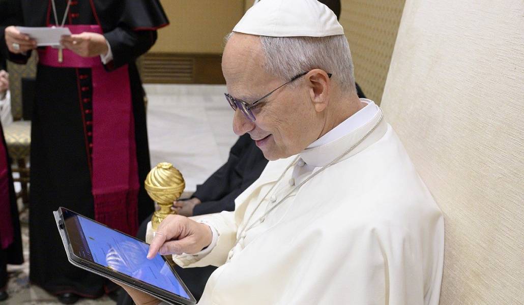 El Papa ha sido el primero en entrar en la nueva versión. Foto: Vatican News.