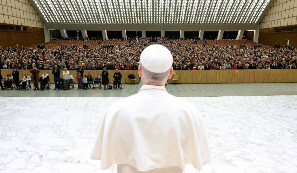 El Papa durante su discurso a los empleados de la Curia romana. Foto: Vatican Media.