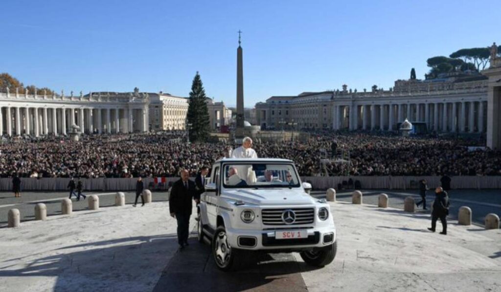 El Papa a su llegada a la plaza de San Pedro. Foto: Vatican News.