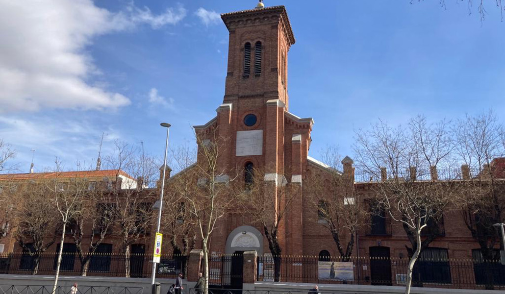 La fachada del templo actual, en estilo neomudéjar.