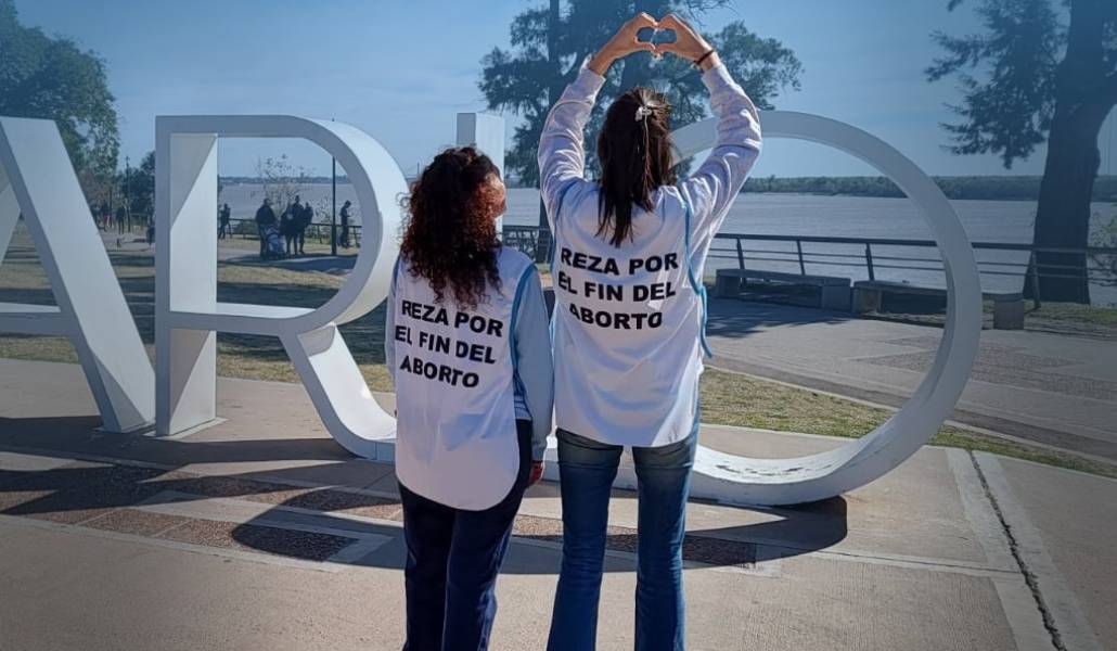 El juez ha estimado que se manifestaron «de forma exquisitamente pacífica». Foto: 40 Días por la Vida.