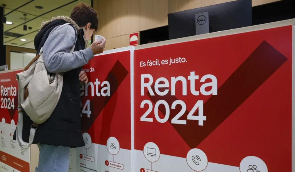 Imagen de archivo de una Oficina de Atención al Contribuyente durante la campaña de la Renta.