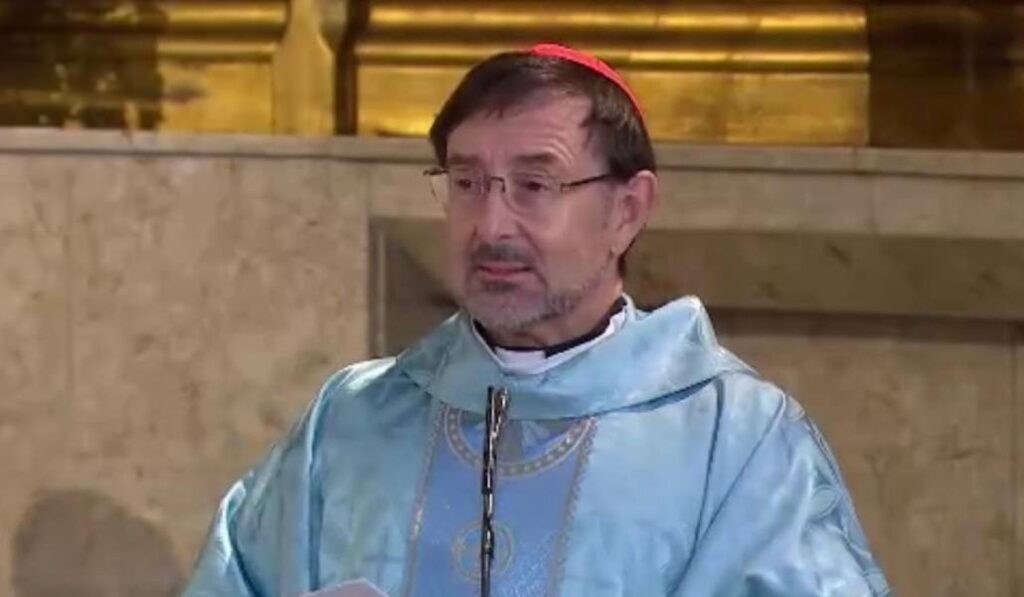 El arzobispo de Madrid ha invitado a ofrecer a María tres compromisos como rosas. Foto: Archimadrid.