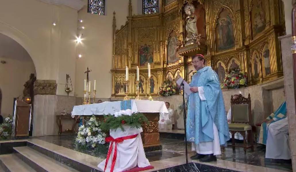 El cardenal Cobo durante la Eucaristía en Nuestra Señora de la Concepción, en la que ha invitado a ofrecer a la Virgen tres rosas de oro.