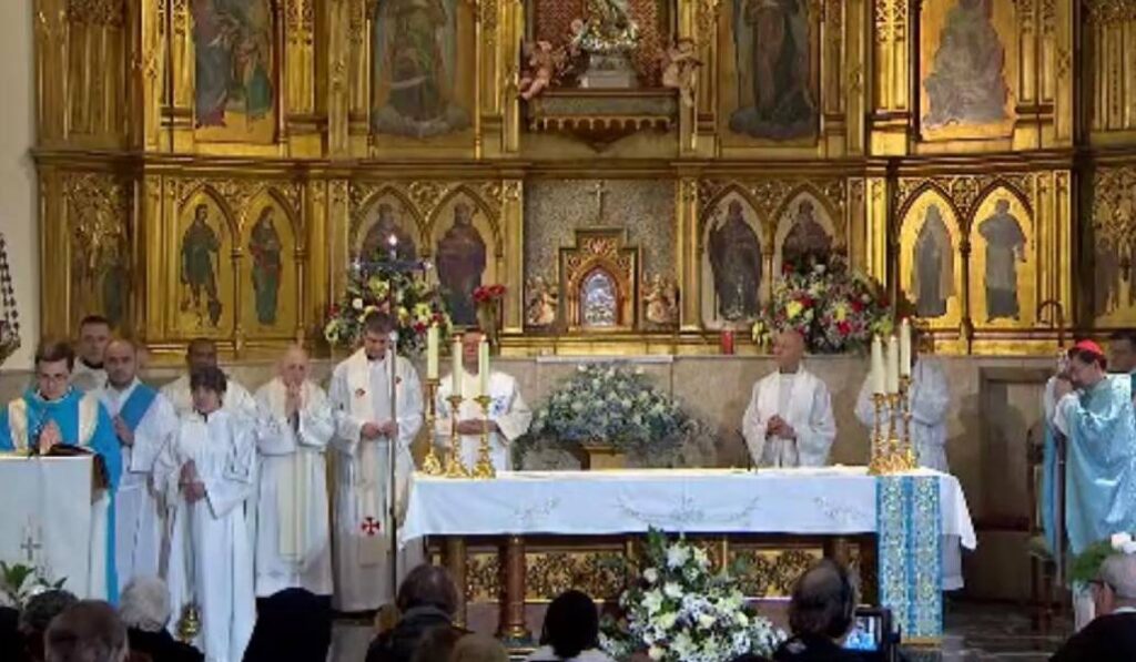 La celebración ha sido transmitida por La2 de TVE. Vista general del presbiterio.