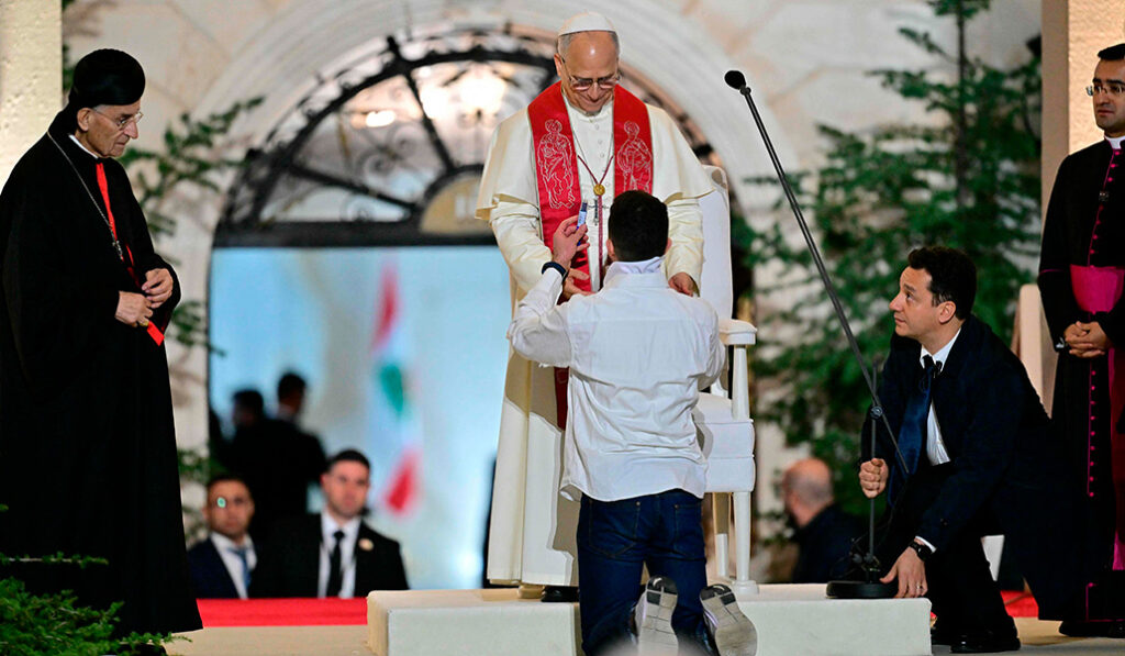 Encuentro con los jóvenes en el Patriarcado maronita el 1 de diciembre.