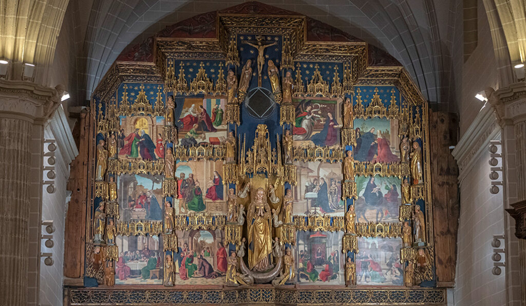 El magnífico retablo muestra personajes con colores y poses renacentistas. Además, visten a la italiana.