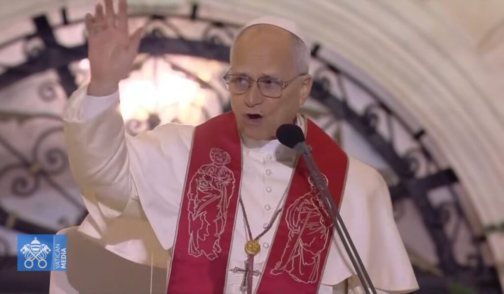 El Papa bendijo a los jóvenes.