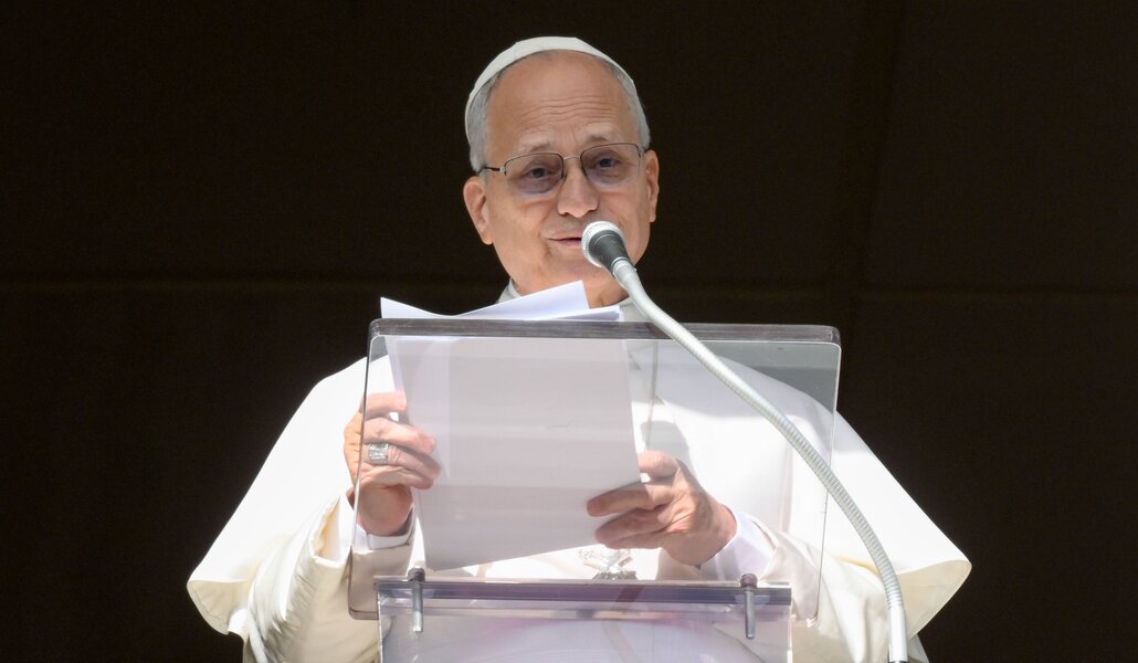 El Papa habla a los fieles congregados en la plaza el 26 de enero. Foto: CNS photo / Vatican Media.