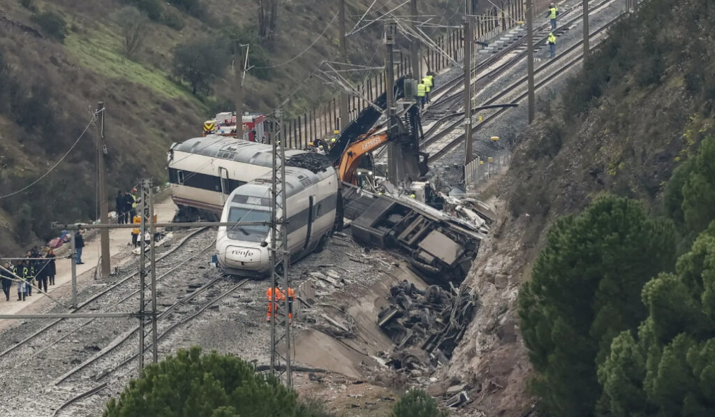 Restos del Alvia siniestrado en la colisión con un Iryo.