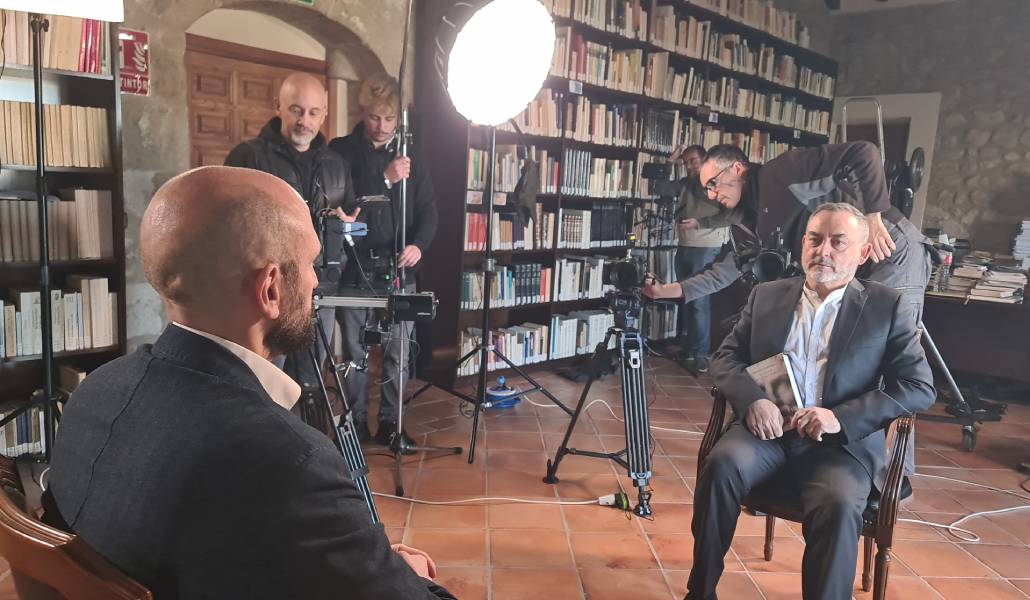 Sánchez Adalid durante el rodaje del documental. Foto: Adalid MJC Producciones.