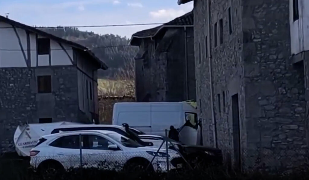 Parte del operativo policial en Orduña para liberar a las monjas mayores.
