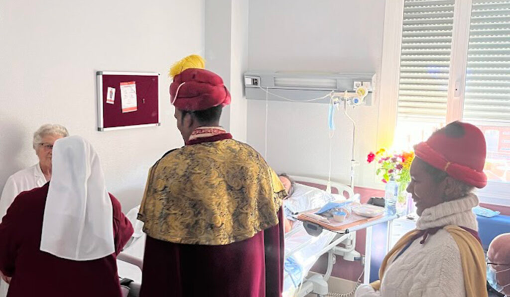 Los Reyes Magos visitaron el hospital durante la pasada Navidad.