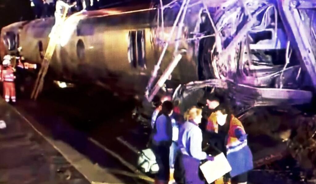 Imagen de uno de los trenes descarrilados en Adamuz (Córdoba). EFE/Cedida por @eleanorinthesky