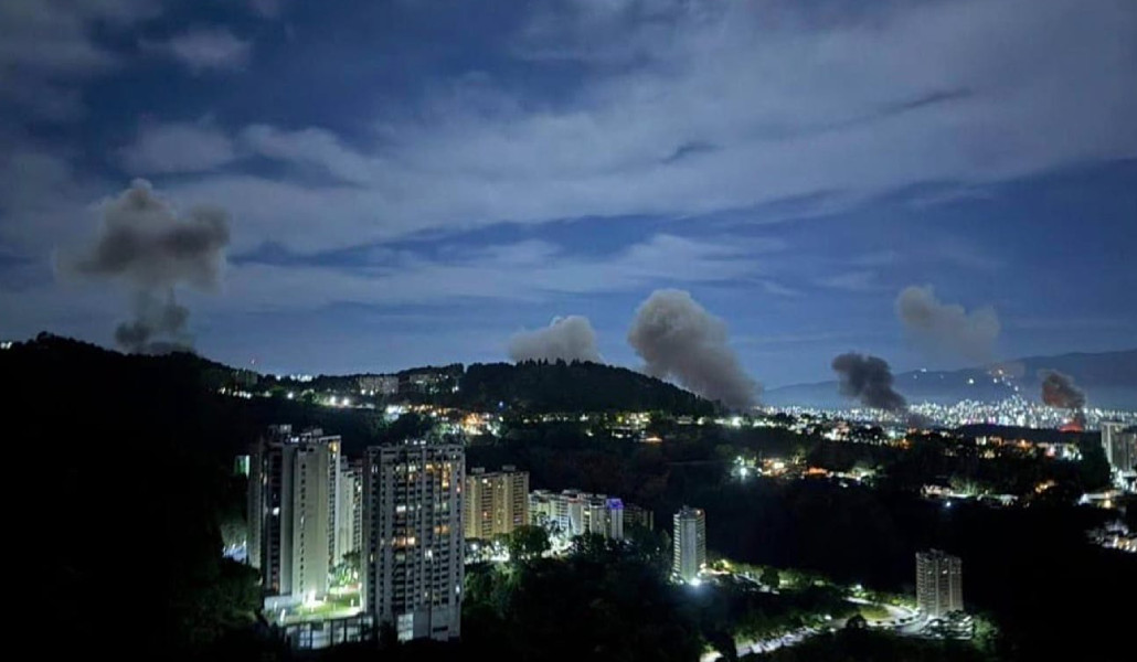 Primeras explosiones en Caracas tras la invasión estadounidense. Foto: X.