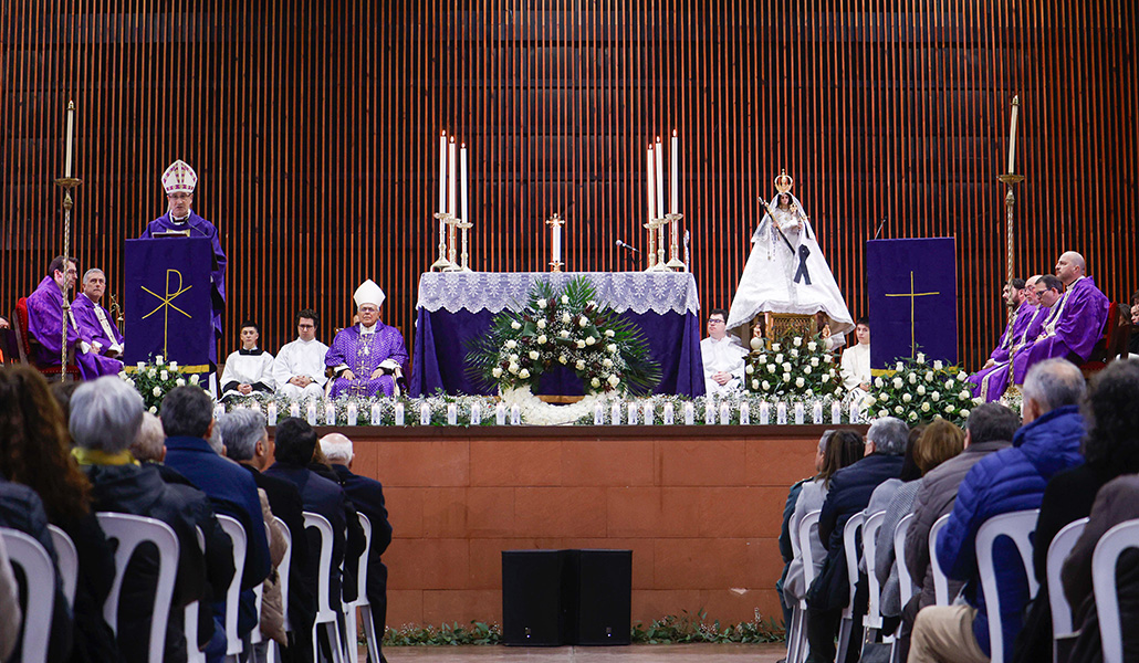 Un momento del funeral por las víctimas del accidente de tren en Adamuz