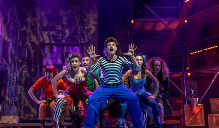 Aarón Cobos, en el centro.