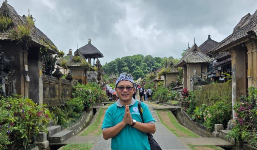 El padre Hermen Sanusi en una foto de sus redes sociales. Foto: FaceBook.