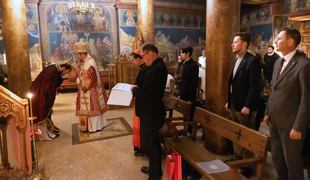 Aitor de la Morena junto al cardenal Cobo y Bessarion, arzobispo ortodoxo de España y Portugal.