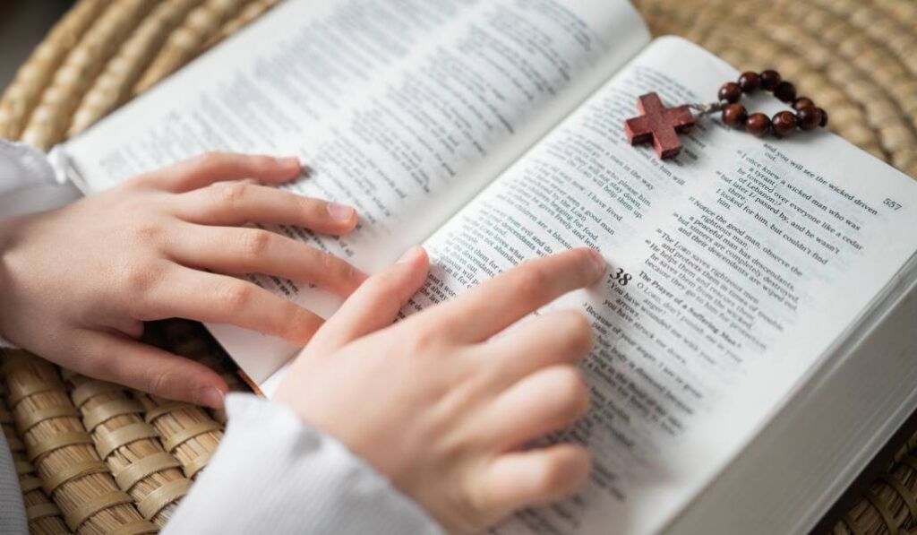 La Palabra de Dios «es lo fundamental de este tiempo». Foto: Freepik.