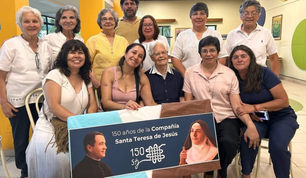 Las teresianas en Chile celebrando su aniversario. Foto: Compañía Santa Teresa de Jesús.