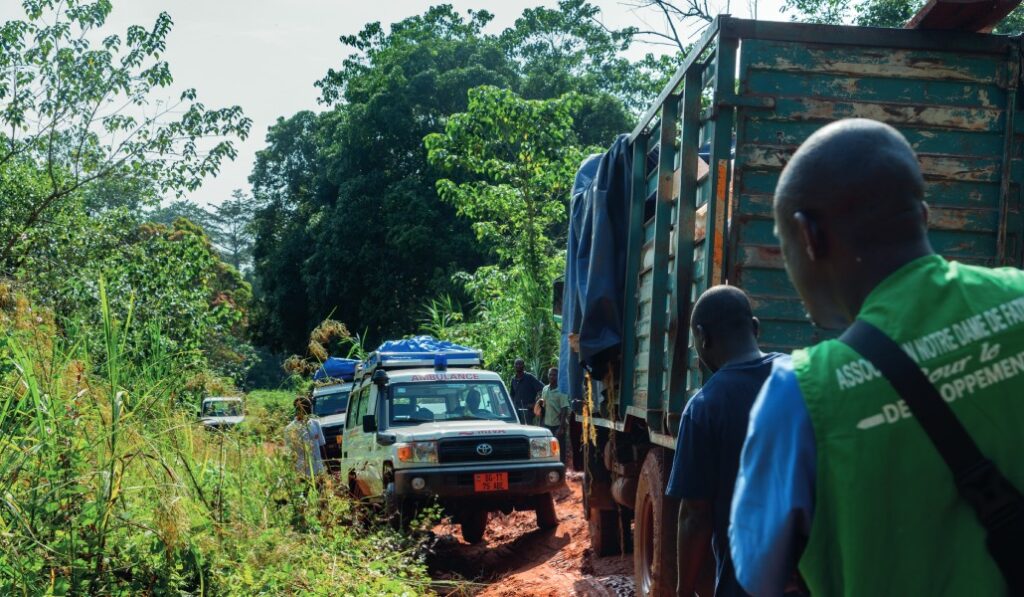 Las clínicas móviles son esenciales para llegar a zonas remotas y poco accesibles. Foto: Enrique Bayo.