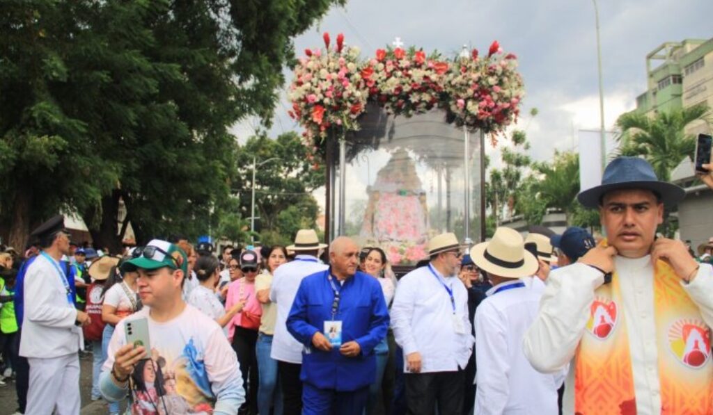 Un momento de la procesión de la Divina Persona en Barquisimeto. Foto: Archidiócesis de Barquisimeto. 