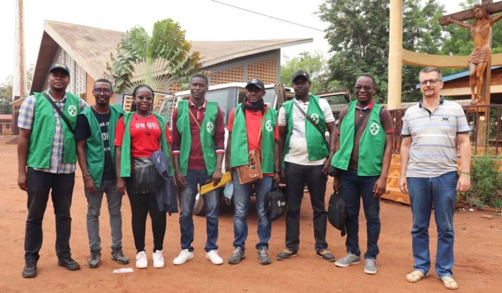 Uno de los equipos formados por Ouanekpone para las clínicas móviles. Foto cedida por él mismo.