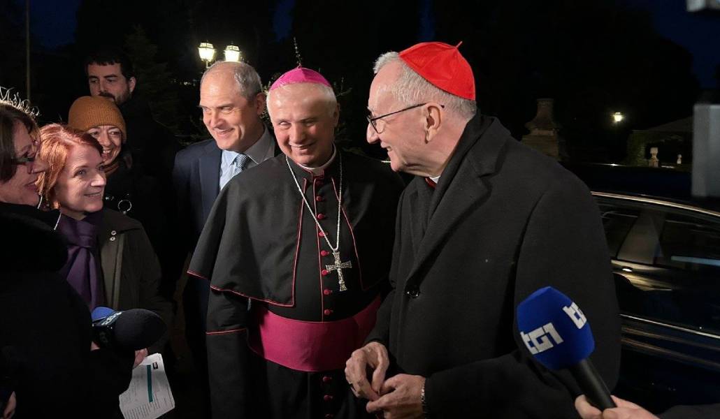 Parolin se dirige a los medios sobre los intentos de mediar para sacar a Maduro de Venezuela. Foto: Vatican Media.