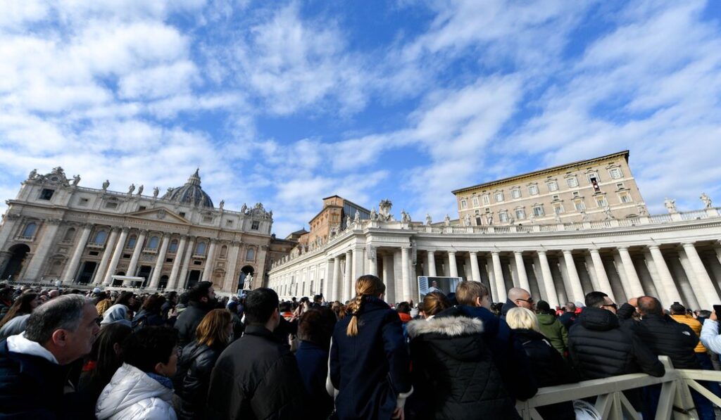 Un momento del saludo a los fieles del 1 de enero.